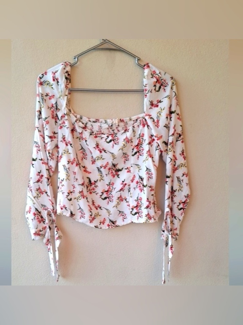 🍦White Floral Square-Neck Long Sleeve Blouse with Tie Cuffs